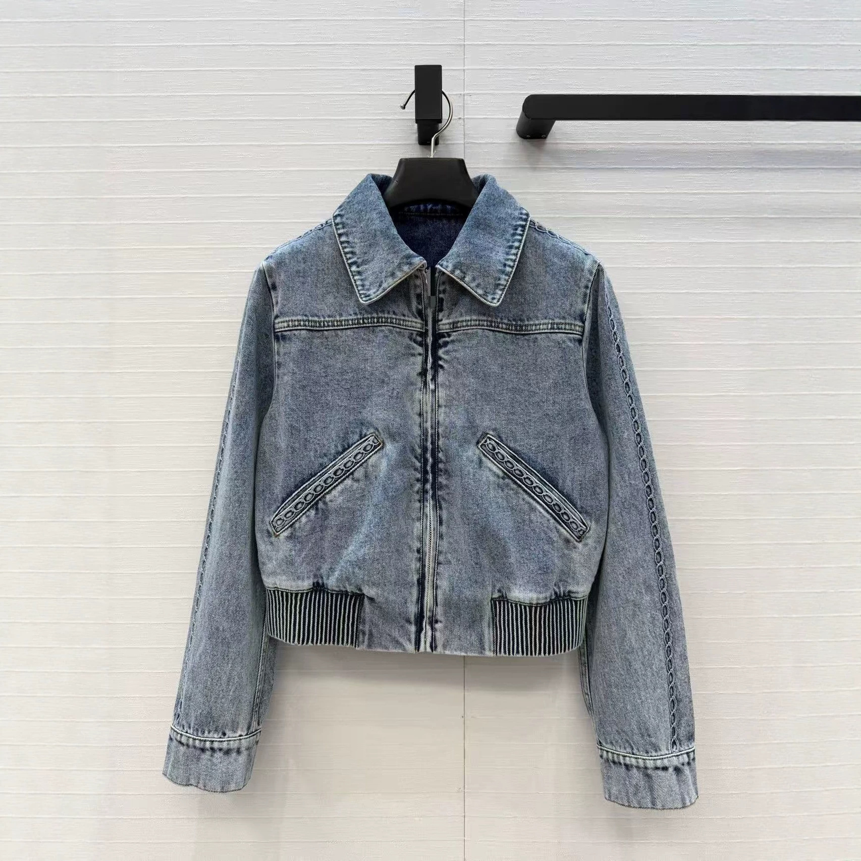 Designer jacket 26 early autumn stylish retro-style rolled edge cable knit embroidered turn-down collar short denim jacket for women