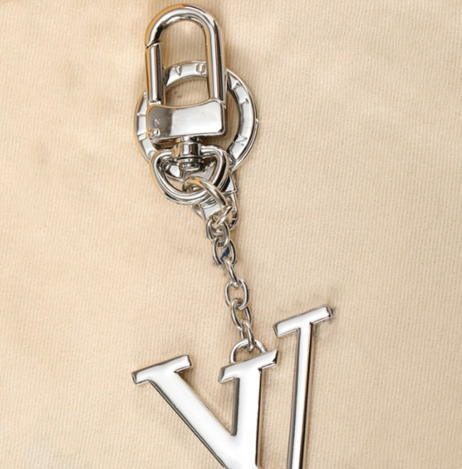 High quality Designer Keychains Luxury Metal flower chain Fashion Leather Keychain bag Charm Car key ring accessories