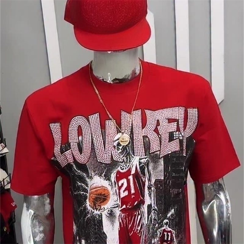 2026 High Street à la mode rouge à manches courtes motif imprimé joueur de basket-ball motif Cool Flash Lettern T-Shirts 260714