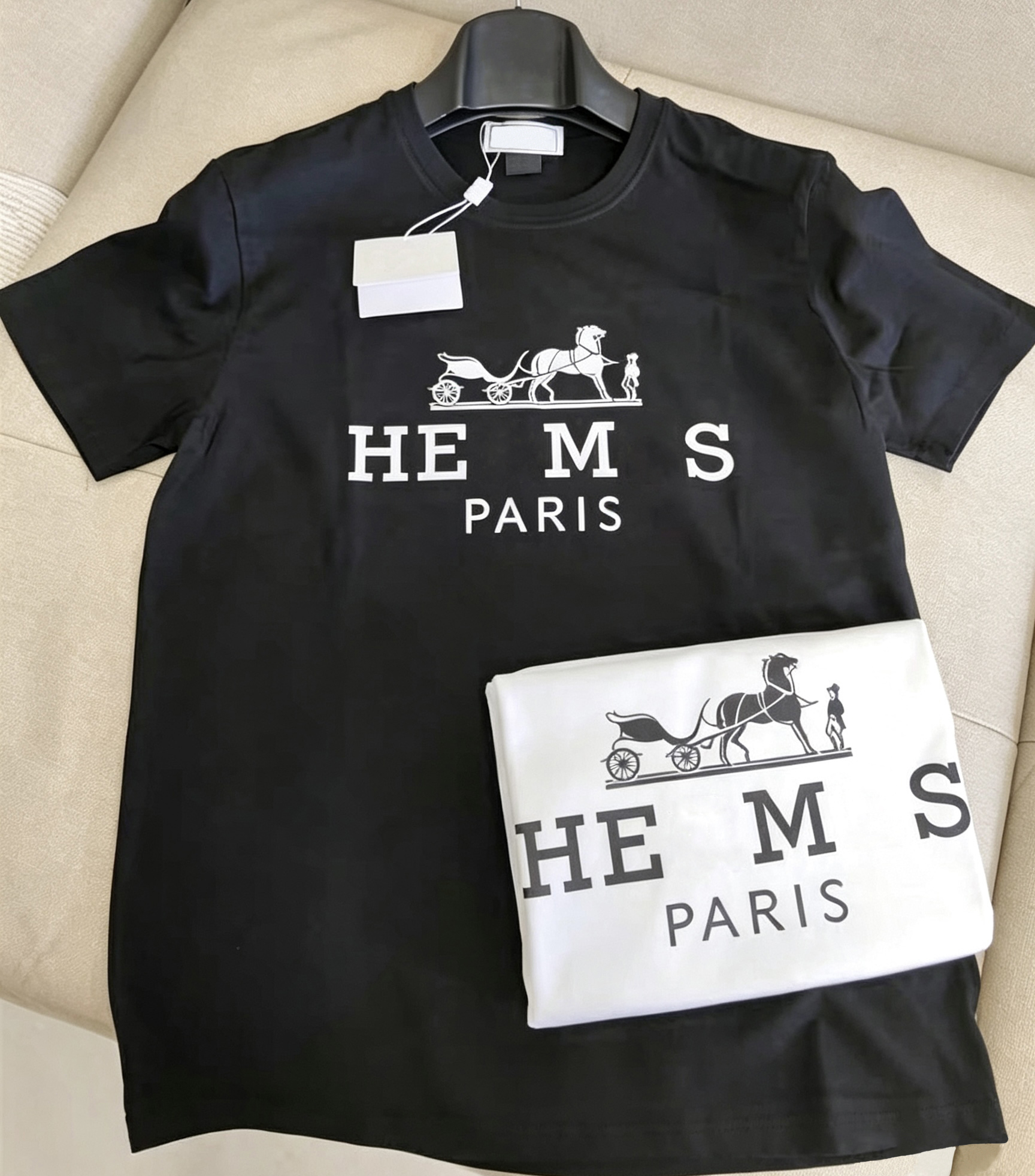 The summer designers have launched a luxurious and fashionable men's casual T-shirt, as well as a stylish and simple women's round-neck sh