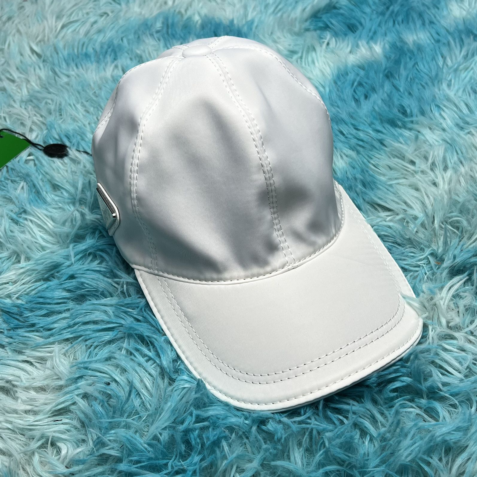 Designer baseball cap with enamel triangular logo made of nylon polyester Men's women's versions are the same Casual and fashionable hat G