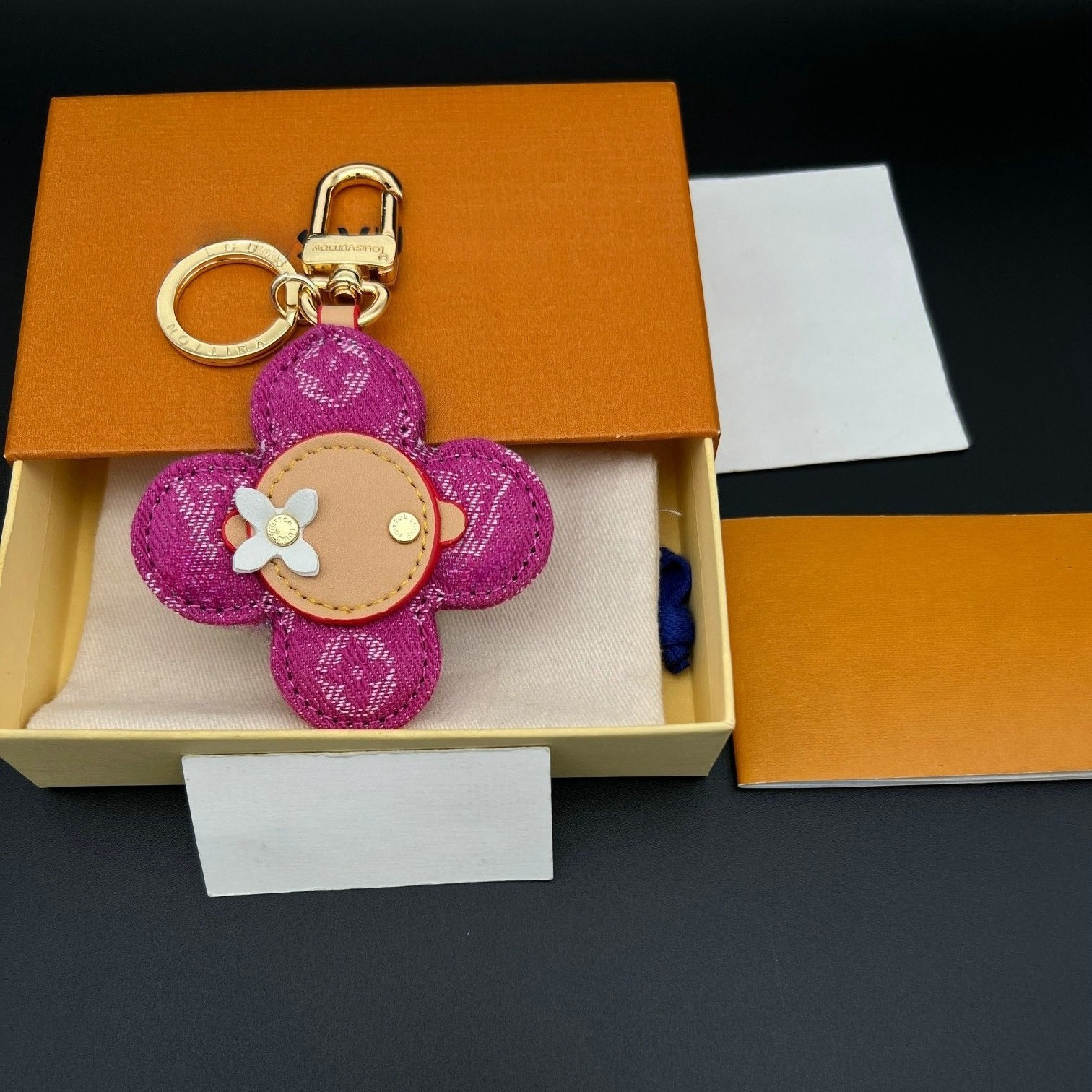 Lxury Keychains Flower head Denim Bag Charm Key Holder Designer Keychain Purse Charms Keyring Bags Pendant Exquisite Gift