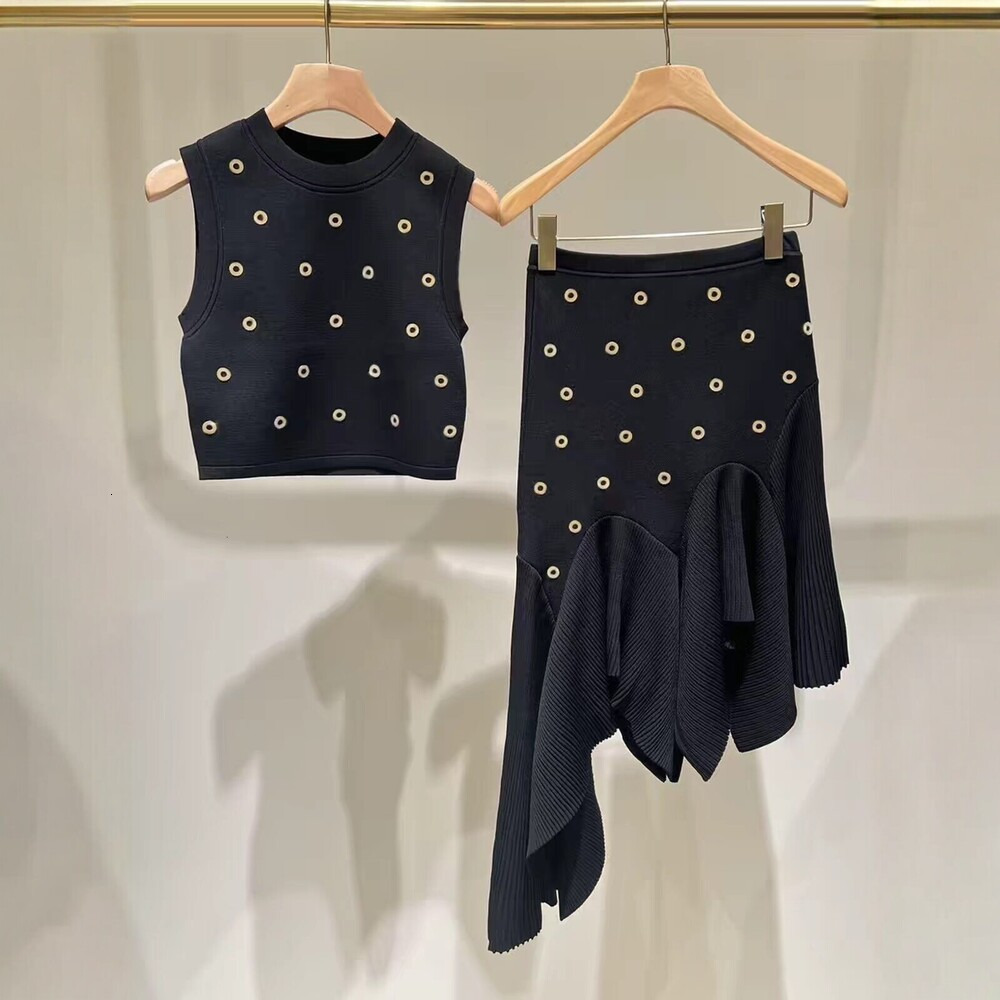 Designer two-piece dress S brand 2026 summer new French-style metal ring sleeveless knit top and irregular skirt set