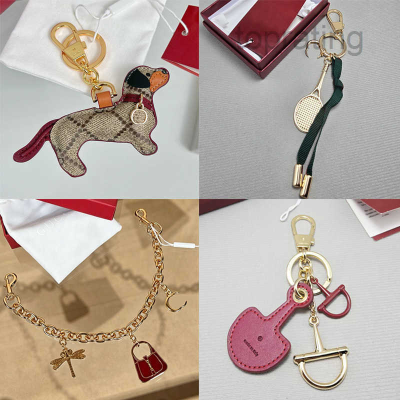 Designer Bag Charm Cute Dog Cat Dragonfly Full Letters Luxury Keychain Women Mens Key Chain Fashion Keyring Purse Charm