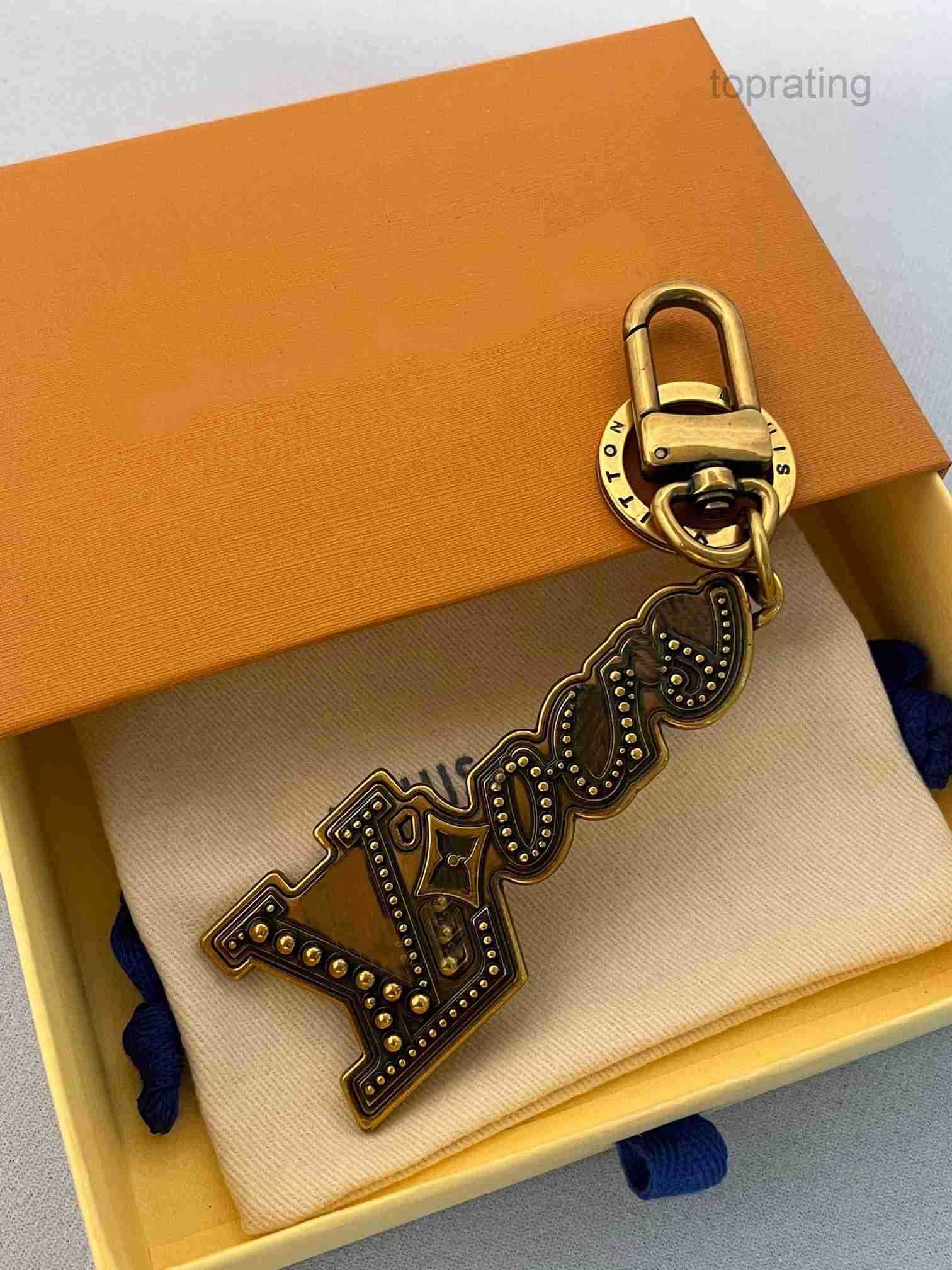 Classic Clover Metal Keychain Letters Diamonds Car Keychains Rhinestones Letter Unisex Bag Pendant Keychains Fashion Purse Bag Charm Gift