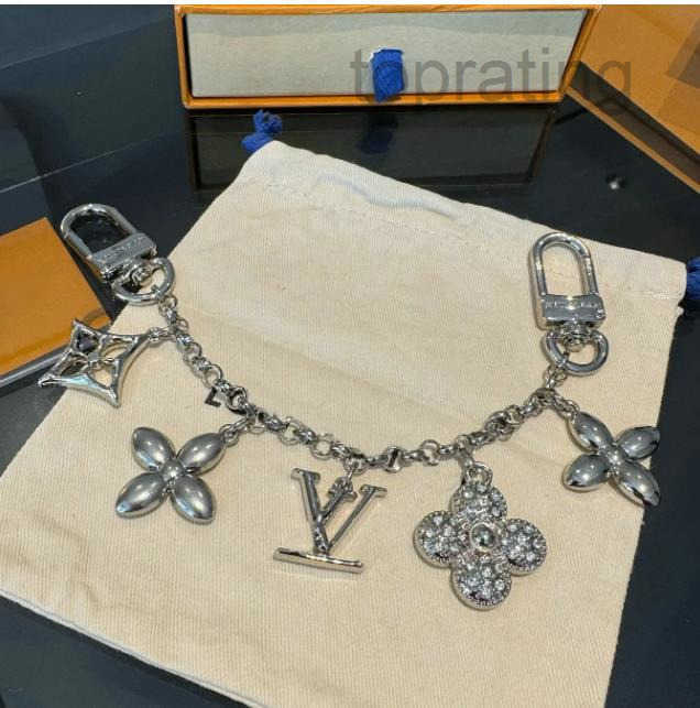 Designer Clover Keychain Luxury Fashion Letter Key Rings Lanyards Pendant Luggage Accessories Jewelry Key Chain Charm Men Women Christmas Gifts