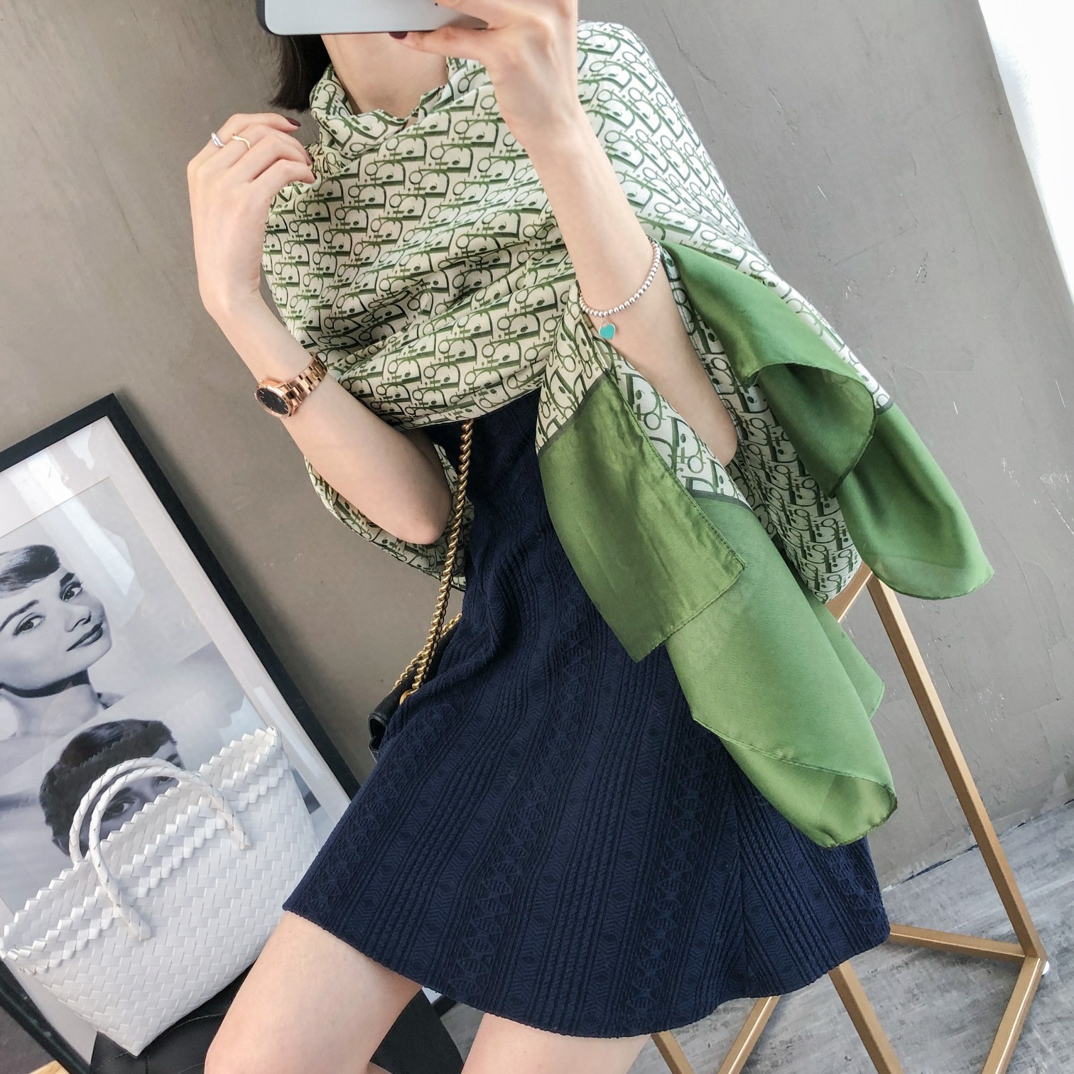 Ladies' fashionable silk headscarf, Spring and Autumn luxury scarf, high-end classic letter pattern designer shawl scarf, new gift, easy to wea