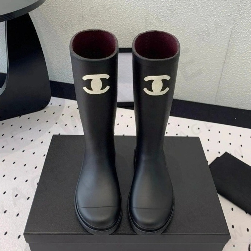 Luxury Designer Women Tall Rain Boots Retro Fashion Trendy Waterproof Rubber Knee High Fashion Shoes With Colors Vintage Designe Street Outdoor Rain