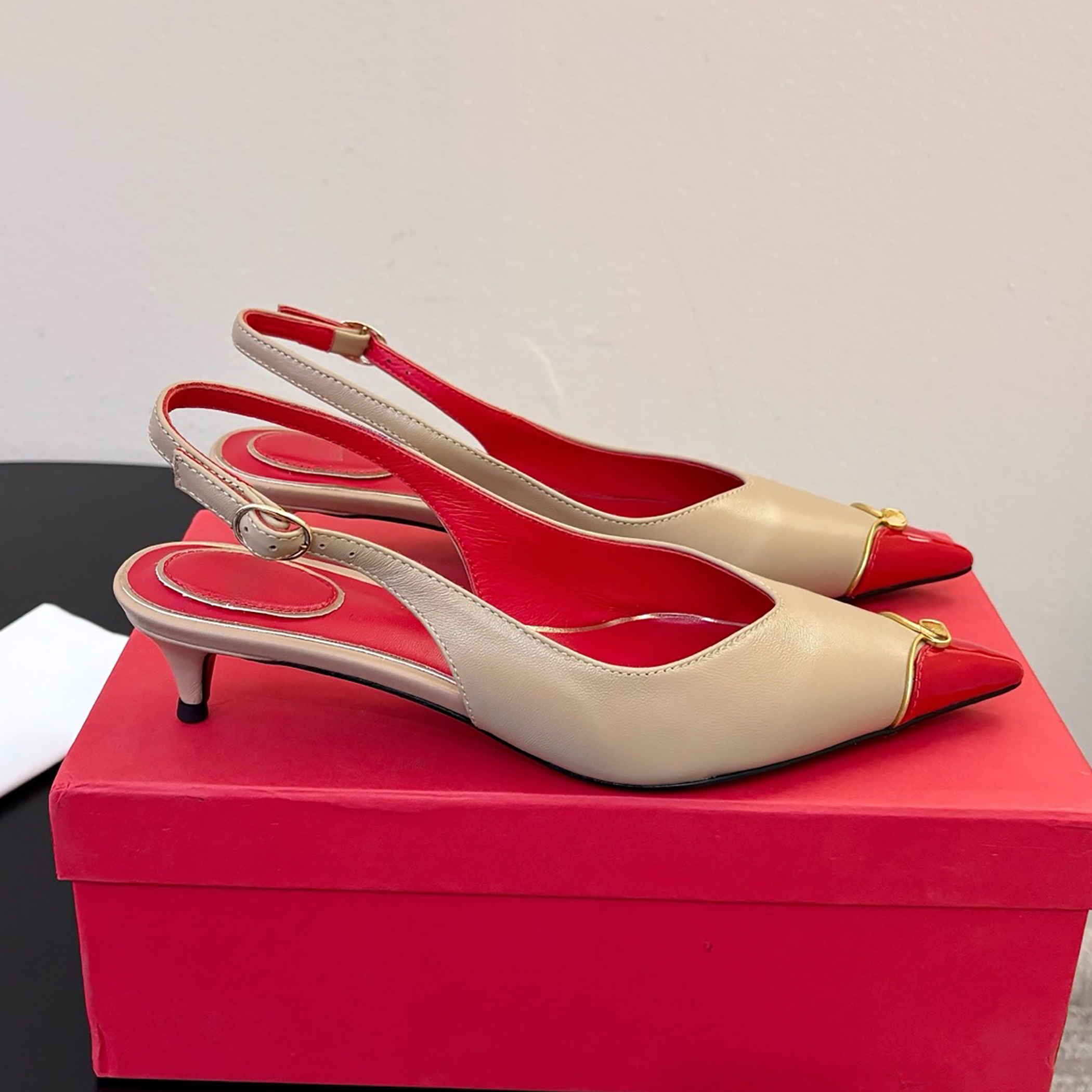 2026 Summer New Leather Pointed Cat Heel Women's Shoes Color blocked Metal Decoration Women's Rear Air Sandals Temperament Buckle Shoes