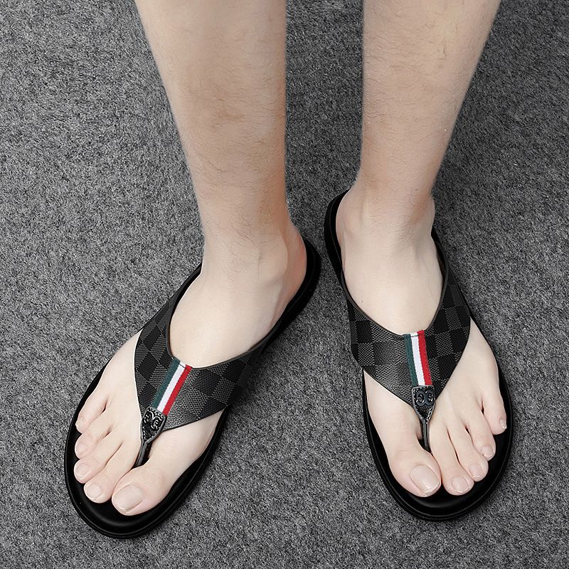 Free shipping 2026 new hot selling summer outdoor beach men's sandals trendy and personalized flip flops