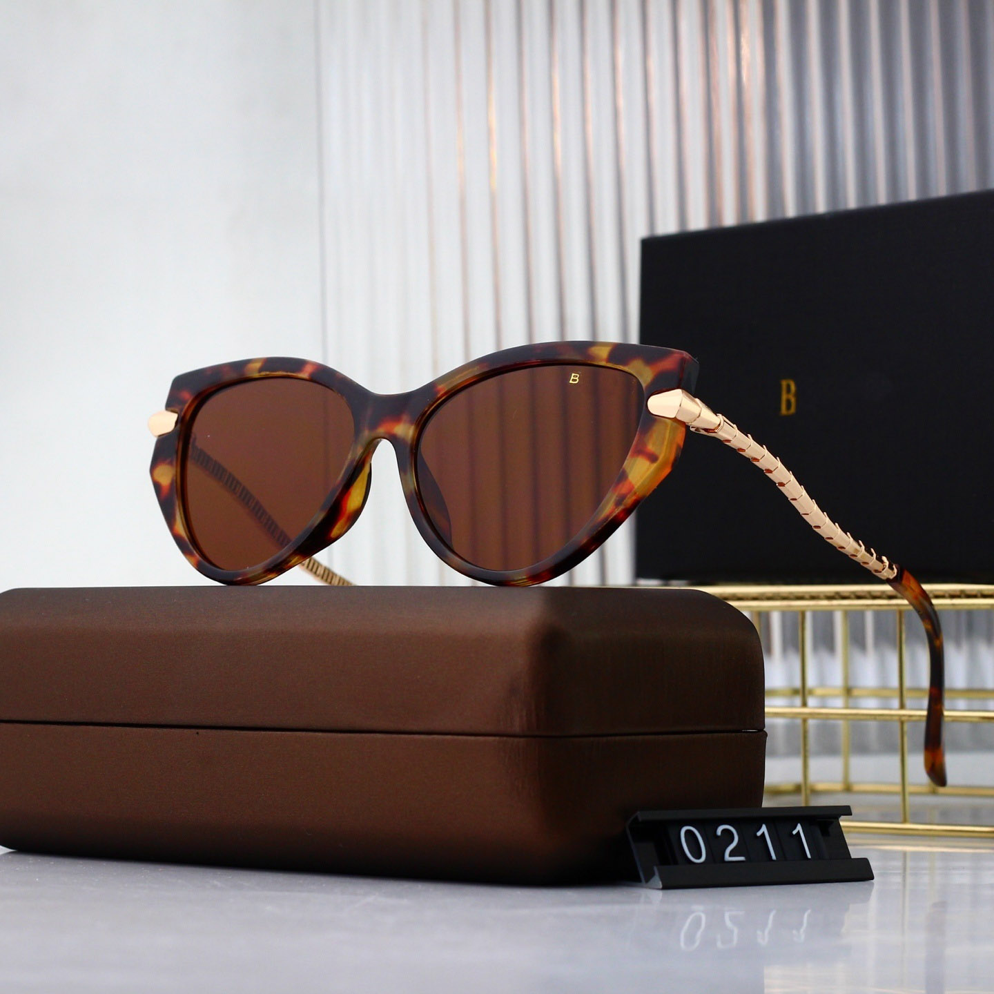 Summer New Snake Cat Eye Lunettes de soleil Designer Femmes Sexy Cat Eye Contact Cadre Poison Serpent Métal Miroir Jambes Casual Wear OL Lunettes