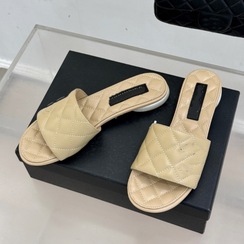 Wholesale High Quality Handmade Quilted Leather Slide Sandals For Women Luxury Designer Flat Mules With Pearl Heel Trendy Vintage Daily Outfit Sh