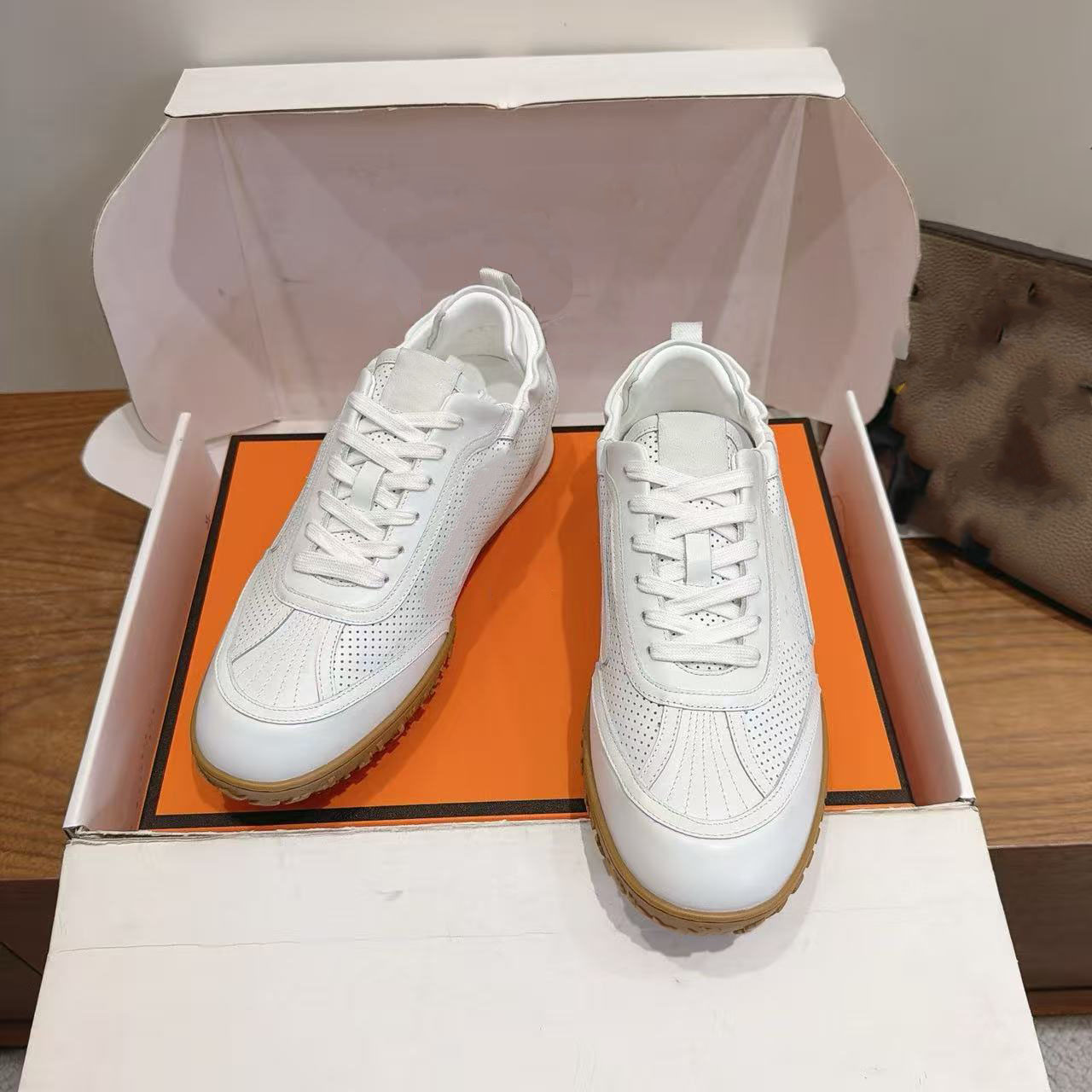 10A High-Quality Lightweight Premium White Perforated Breathable Leather Casual Sneakers with Caramel Rubber Sole, Everyday Commuting Retro Trainer