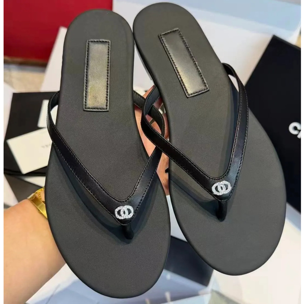 Flip Flops Womens Slides Designer Sandals Rhinestone Mules Velvet Crystal Sandals cc logo Rubber Sole Mules Summer Slippers Beach Ladies size 35-43