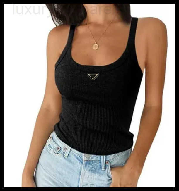 2025 Designer Womens T-Shirt Triangle Badge Luxury Brand Cotton Round Neck Tshirts Women Sleeveless Fashion Designer Summer Cropped Tops