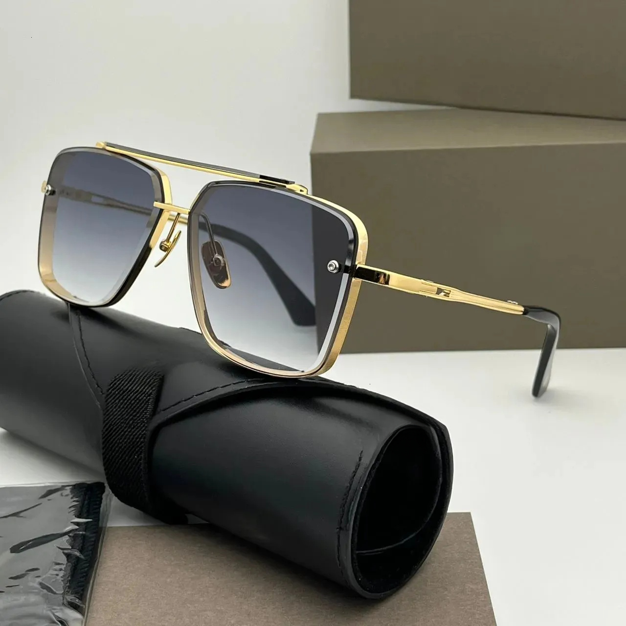 M SIX Sunglasses For Men and Women Summer Classic Style Anti Ultraviolet Retro Plate Square Full Frame Fashion Eyeglasses Random BoxAAA+