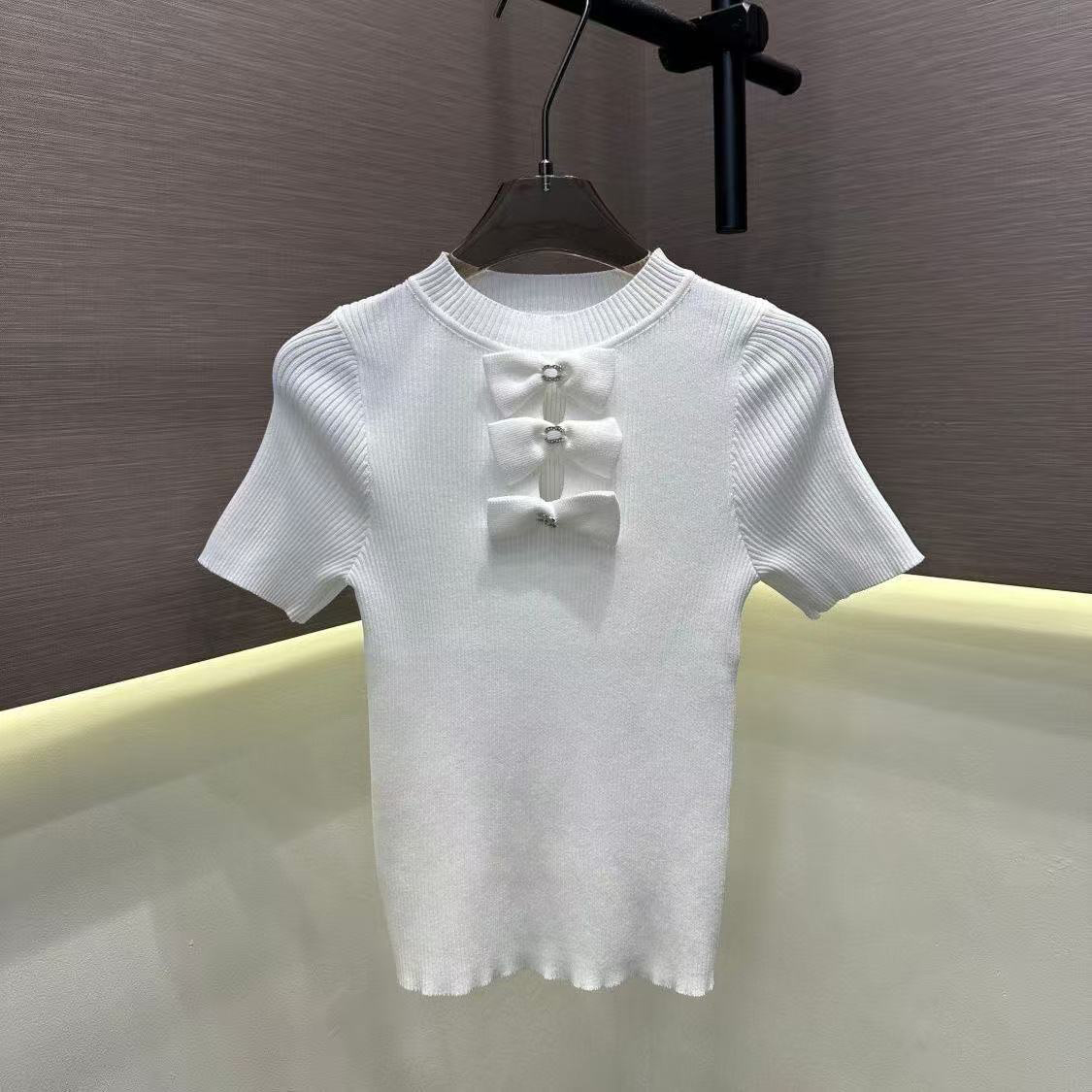 Suéter para mujer, estilo de punto de diseñador 2026 con logotipo de letra de diamante metálico, camiseta de manga corta, camiseta de punto de moda