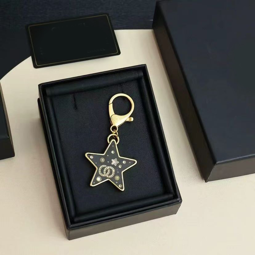 Keychain Classic Exquisite Luxury Designer Car Keyring Zinc Alloy Letter Unisex Lanyard Gold Black Metal Small Jewelry Lov Hot