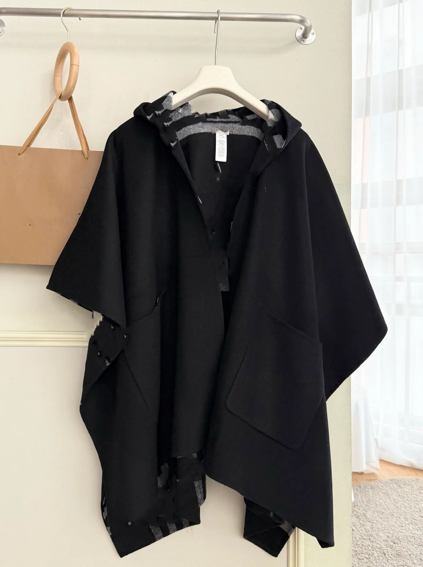 26ss Winter hooded checkered brand cape 100% cashmere double-sided women shawl, warm in autumn and winter, scarf, wool coat, multi-functional