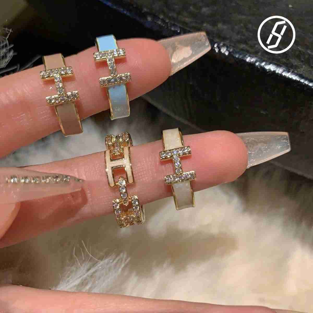 Fine Craft Letter H Ring Light Luxury Enamel First Strong Ring Female Drop Glaze 18CT Gold Advanced Adjustable Size Ring Original Jewelry Designer R