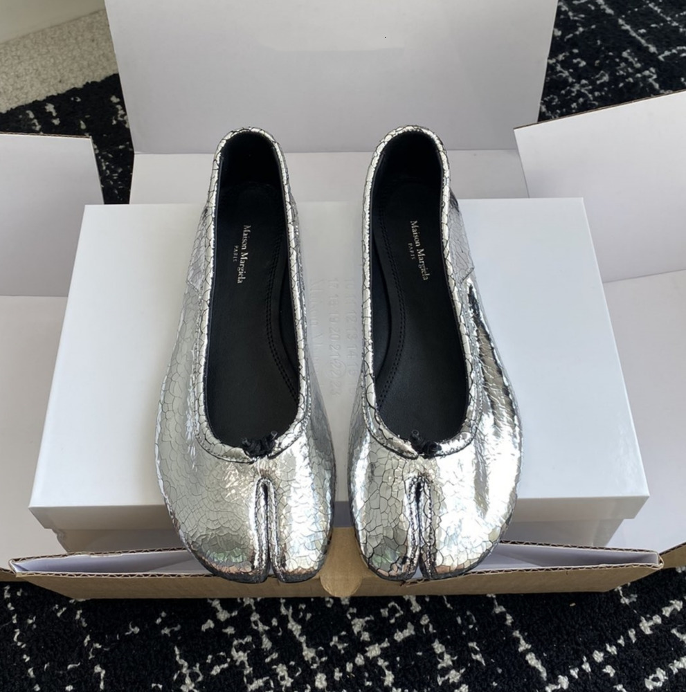 Luxury mm6 loafers Designer ballet flat shoe Chunky Heel maison tabi shoes Cracked Silver lambskin leather woman mary jane dress classic formal lady