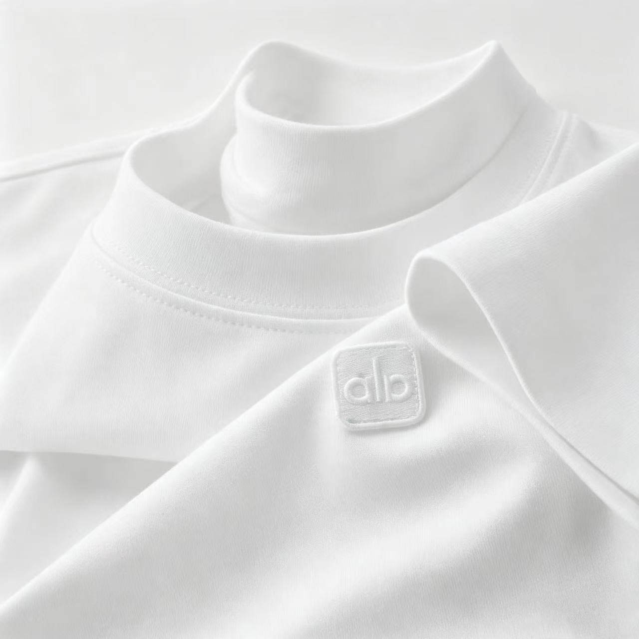 Men Solid Tone-On-Tone Square Patch Embroidery Crew Neck T Shirt Smooth Silky Cotton Short Sleeve Top Minimal Quiet Luxury Casual Daily Round Neck B
