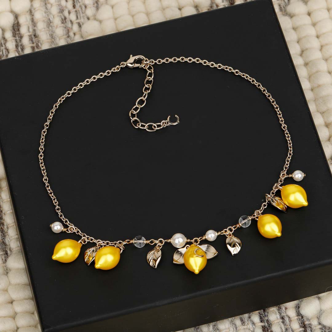 2026 Luxury quality charm pendant necklace with yellow color beads and white shell beads in 18k gold plated have stamp box PS6985B