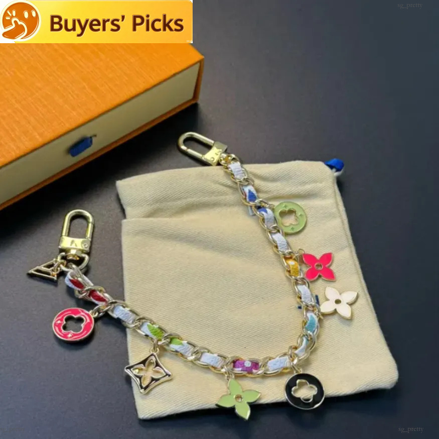 Luxury fashion Key Chain Designer Flower Keychain Handmade Copper Heart Pattern Car Keychains Bag Charm Hanging Decoration Pendant gift