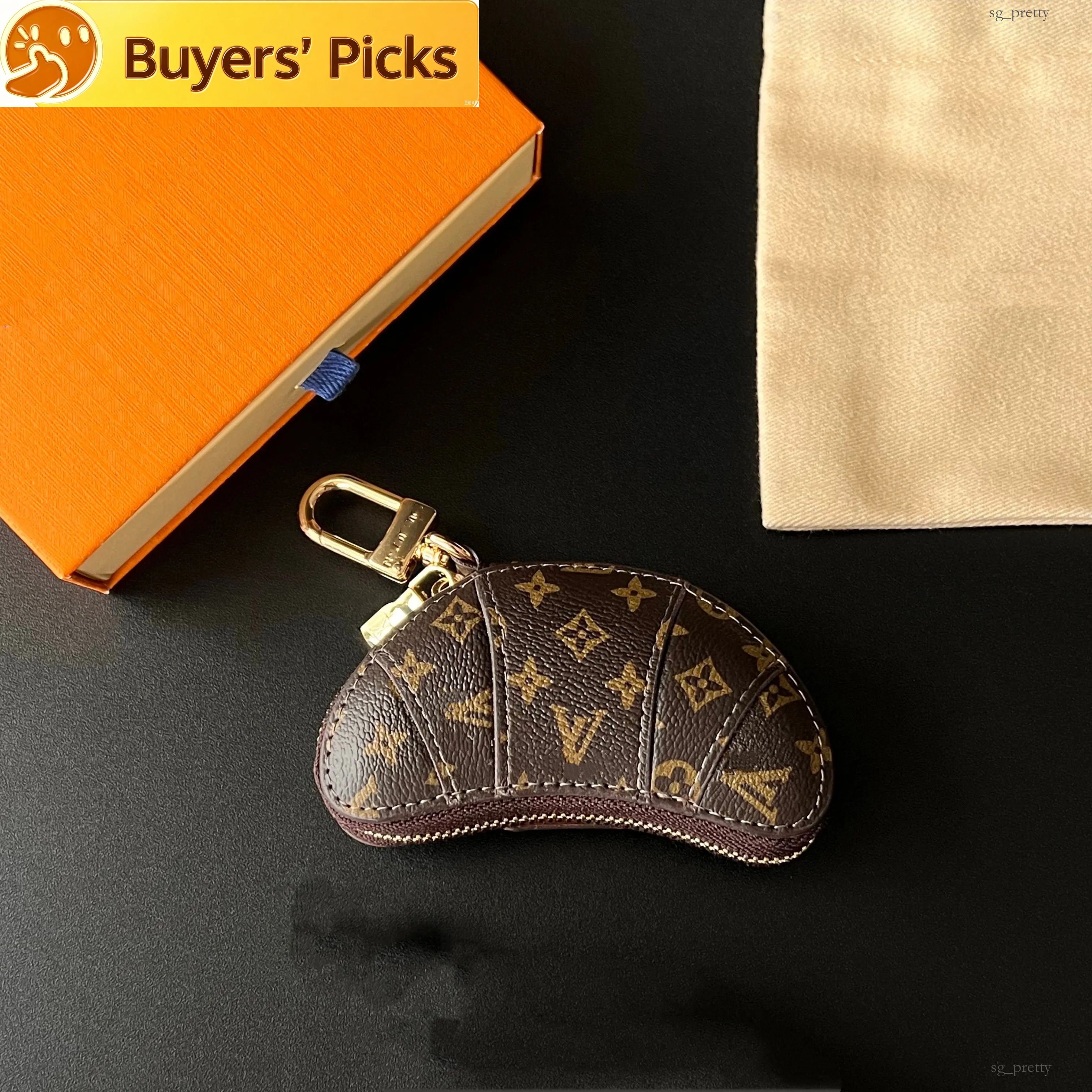 Fashion Croissant ViVi Cute dog designer Keychain Classic Luxury Chain Charm mens ladies keychain Holiday Keychains Bag Charms M002