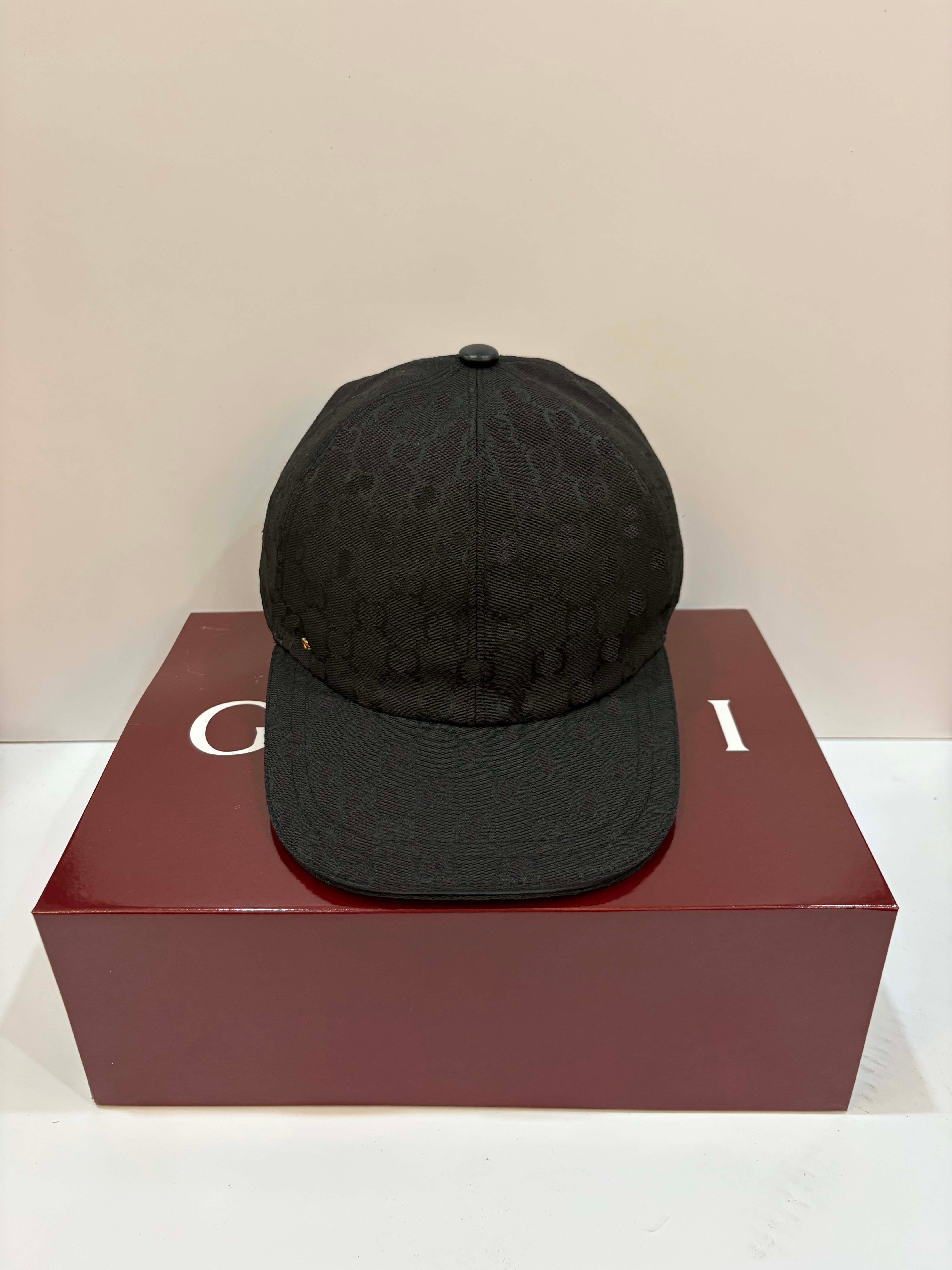 2026 new Designer hats baseball hats embroidered designer hats men's outdoor leisure luxury fashion summer truck hats female white black letter