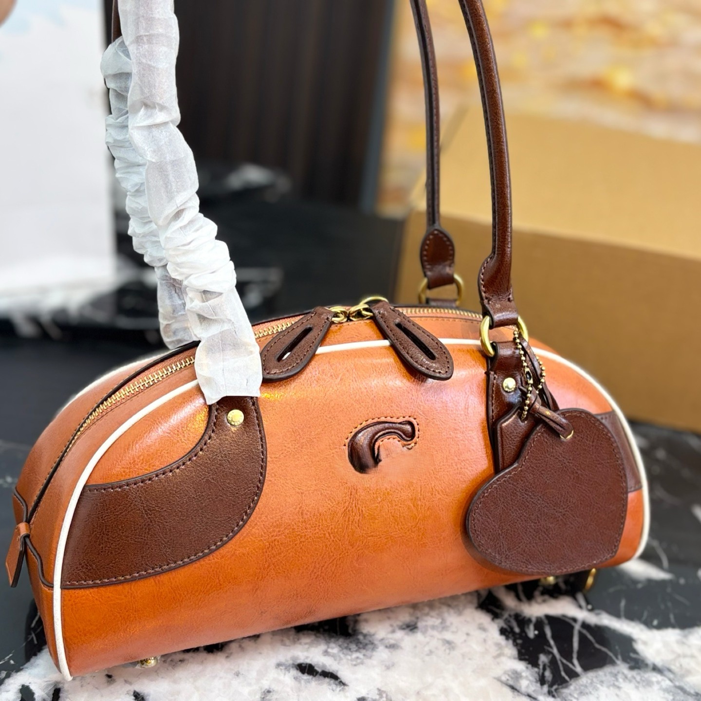 Designer Bag Women Color-Block Leather Cosmetic Bag Retro Barrel Shape Zip Closure Top Handle Shoulder Strap Portable Makeup Pouch for Travel Daily