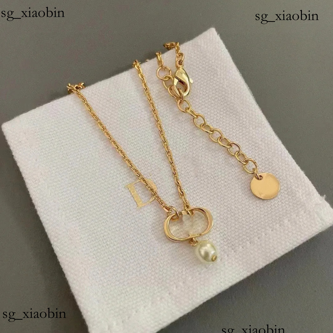 Mode lettre perle pendentif or bijoux de créateur pour femmes classique en acier inoxydable élégant collier fête s7BP