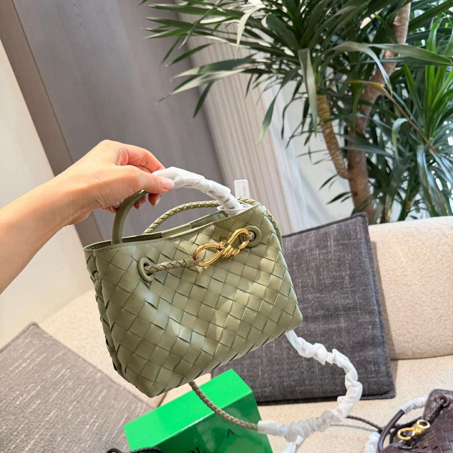 trade high-end woven women's bag, shoulder, crossbody, handbag, European and American designer bag mini retro ladies handbag classic fashion