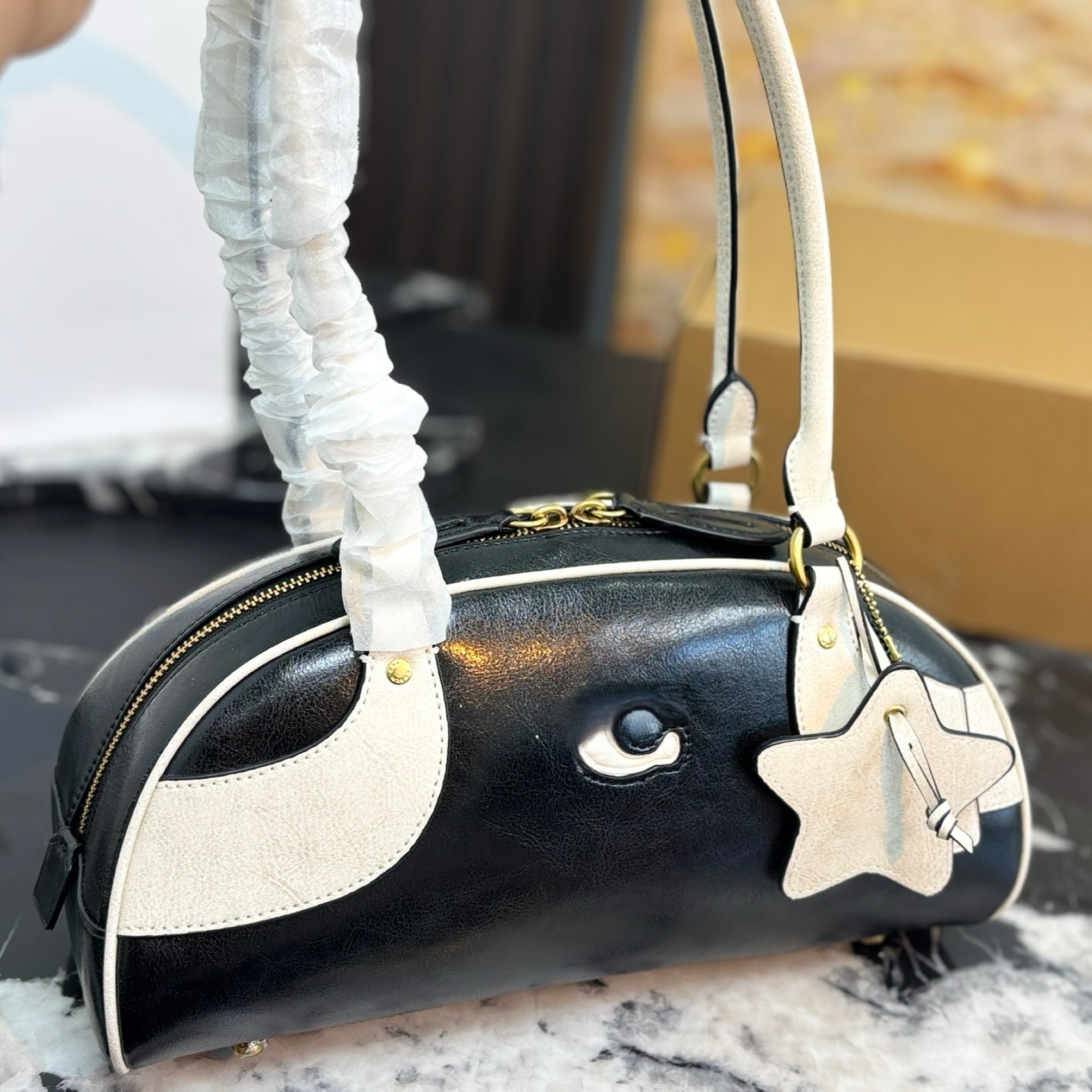 Bags Designerbag Femmes Sac de toilette en cuir Rétro Bowling Forme Fermeture à glissière Poignée supérieure Bandoulière Grande capacité Pochette