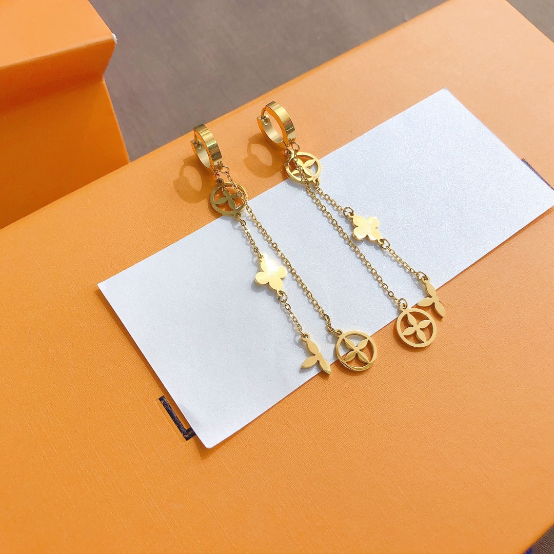 Designer Gold Plated Clover Pendant Tassel Earrings Luxurious High End Gift Suitable For Ladies Parties Exquisite Matching Jewelry
