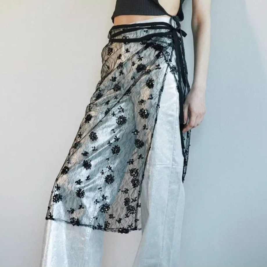 Jupe midi noire et blanche bordée de dentelle, multicouche, nouvelle, tendance, à la mode, irrégulière, à bretelles, design de niche, jupe à pail
