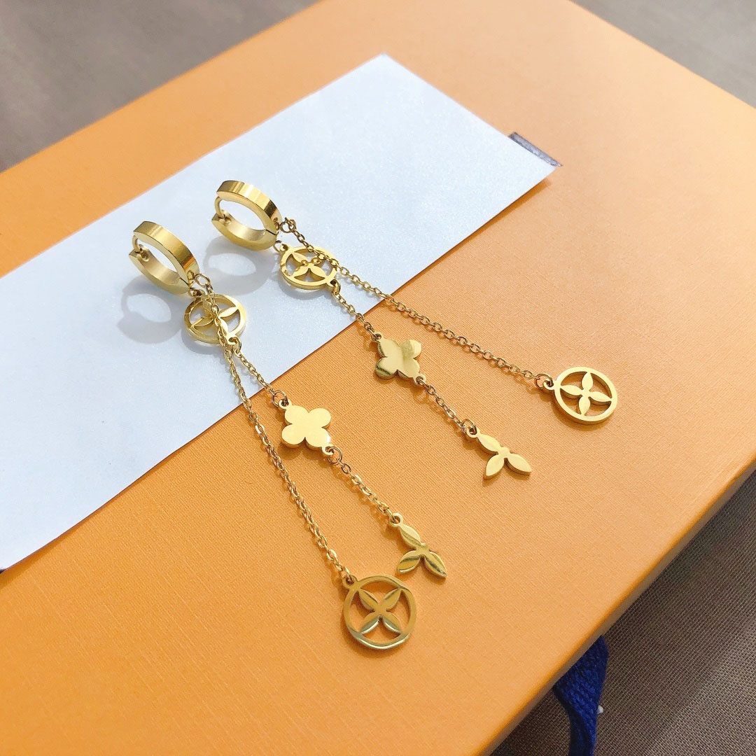 Designer Gold Plated Clover Pendant Tassel Earrings Luxurious High End Gift Suitable For Ladies Parties Exquisite Matching With Jewelry