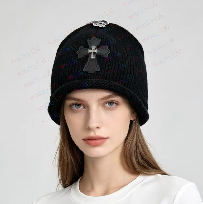 Chrome hat designer Heartbeanie's cross-stitch knitted hat Casquett - luxurious beanie hat for men, suitable for cycling and wind protection.