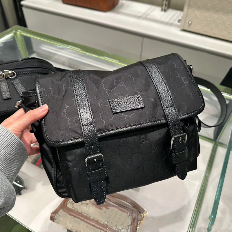 2026 Men's New Shoulder designer bag Messenger Trendy Casual Large tote bag Capacity Crossbody Versatile Nylon Bag