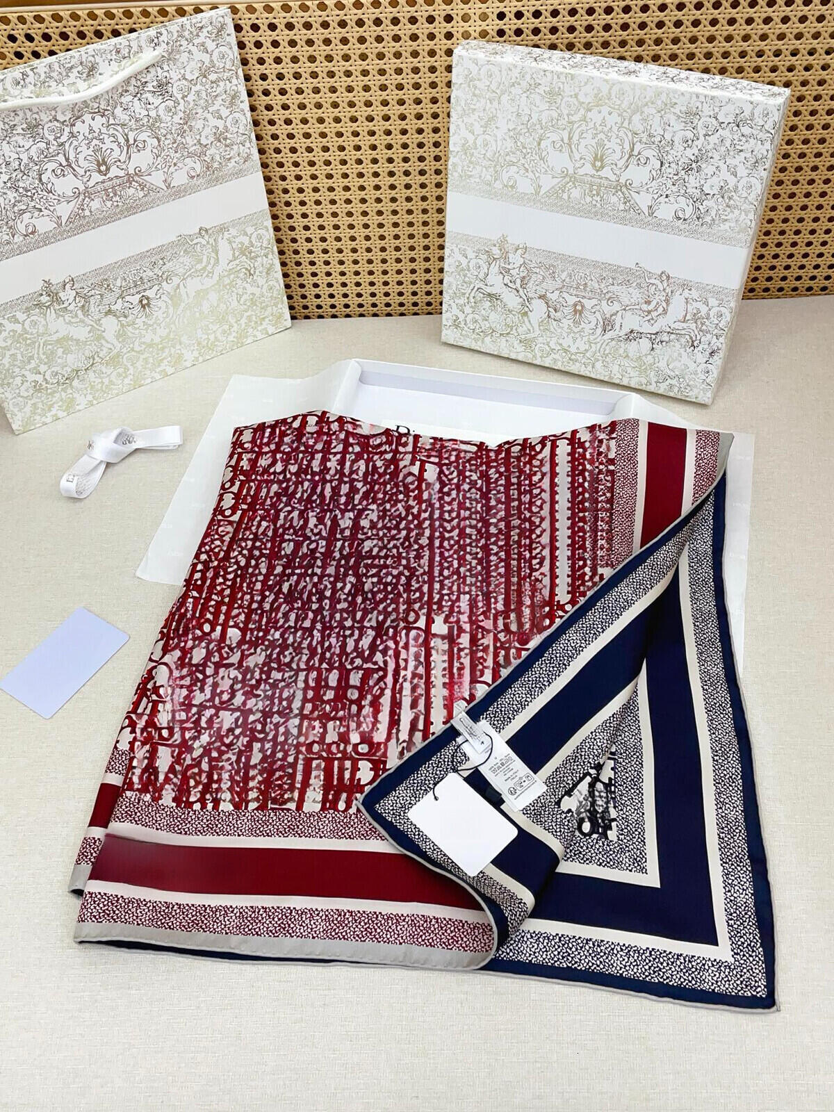 European and American style light luxury letter print high end designer silk scarf for women a fashionable hight quality gift choice 90*90 cm