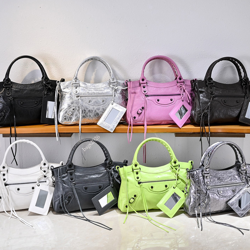 Mirror Quality 12A Designer Underarm Bag Le City First Sheepskin Single Shoulder Handbag The latest runway bag for 2025 Fluorescent Color dce 37