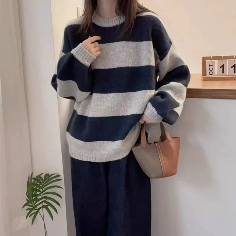 Simple striped round-neck cashmere knitted sweater women loose long-sleeved top versatile autumn and winter wool base sweater 260723