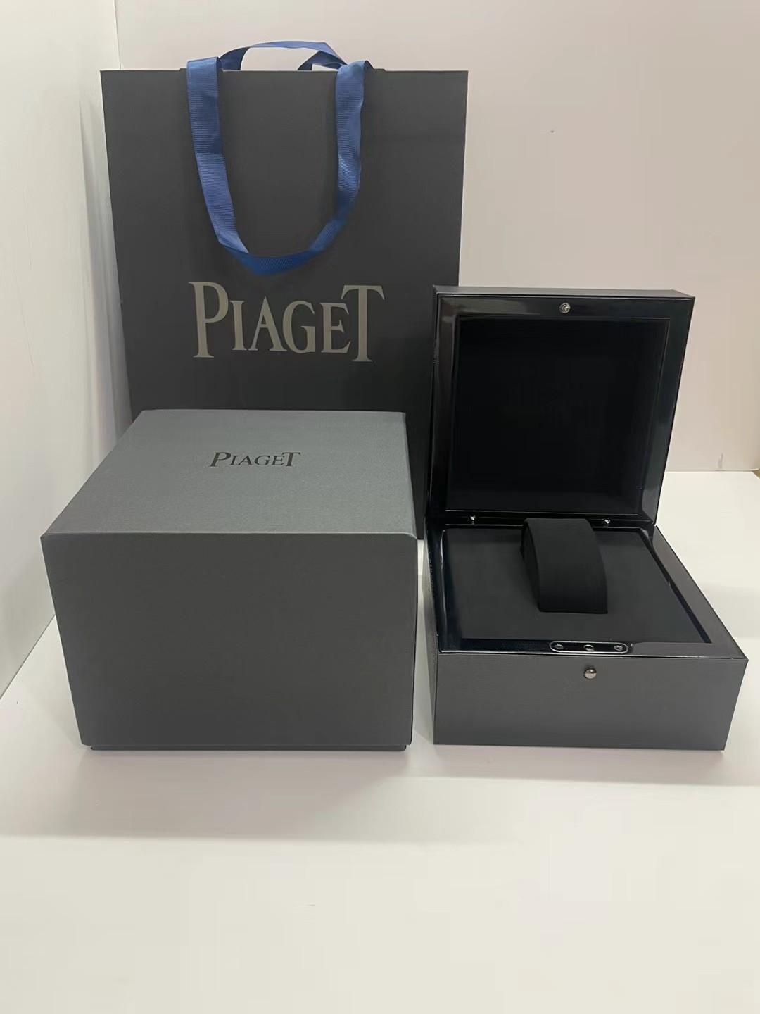 High quality PIAGTity Original watches box Correct Matching Papers Security Gift Bag Top Watch Box for Boxes Booklets Watches Free Print Custom Card
