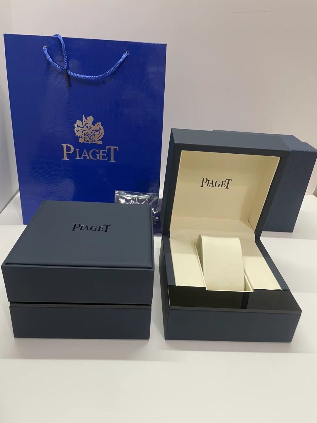 High quality PIAGTity Original watches box Correct Matching Papers Security Gift Bag Top Watch Box for Boxes Booklets Watches Free Print Custom Card