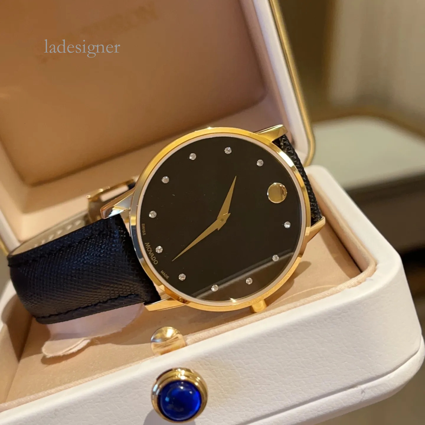 Movadoly Luxury Watch Designer High Quality For Men Women Movada Watches Gold Quartz Movement Leather Strap Fashion Classic Brand Wristwatches f01