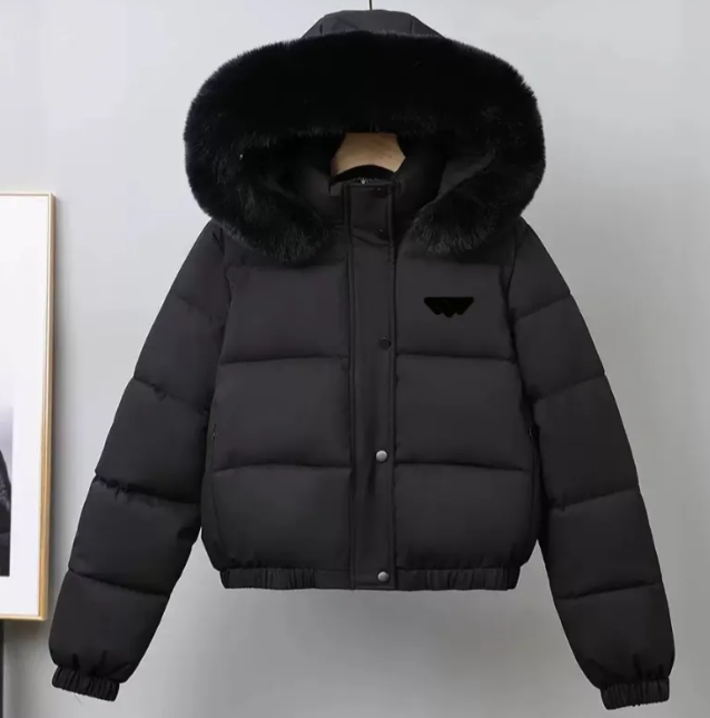 riangle Badge Cropped Ladies Puffer Jacket, Black Luxury Designer Fur Hood Winter Coat, Quilted Thick Warm Elastic Cuff Casual Short Ladies Jacket P