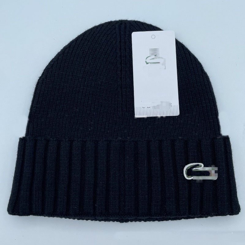 Classic Crocodile Beanie Designer Cold Hat for Casual Knitted Cap for Men and Women, Versatile and Thick for Warmth. Casquett Knitted Hat with Wide