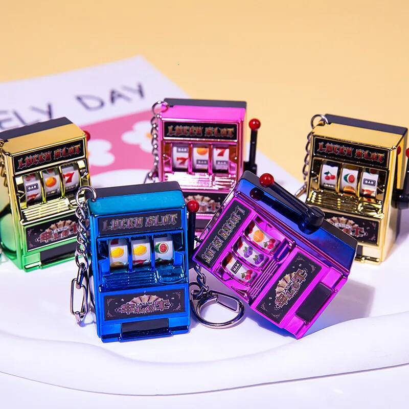 Designer Mini Working Slot 2026 Machine Keychain Lucky Fruit Pattern Plastic Toy Pendant Creative Designer Backpack Car Key Charm Holiday Novelty Gi