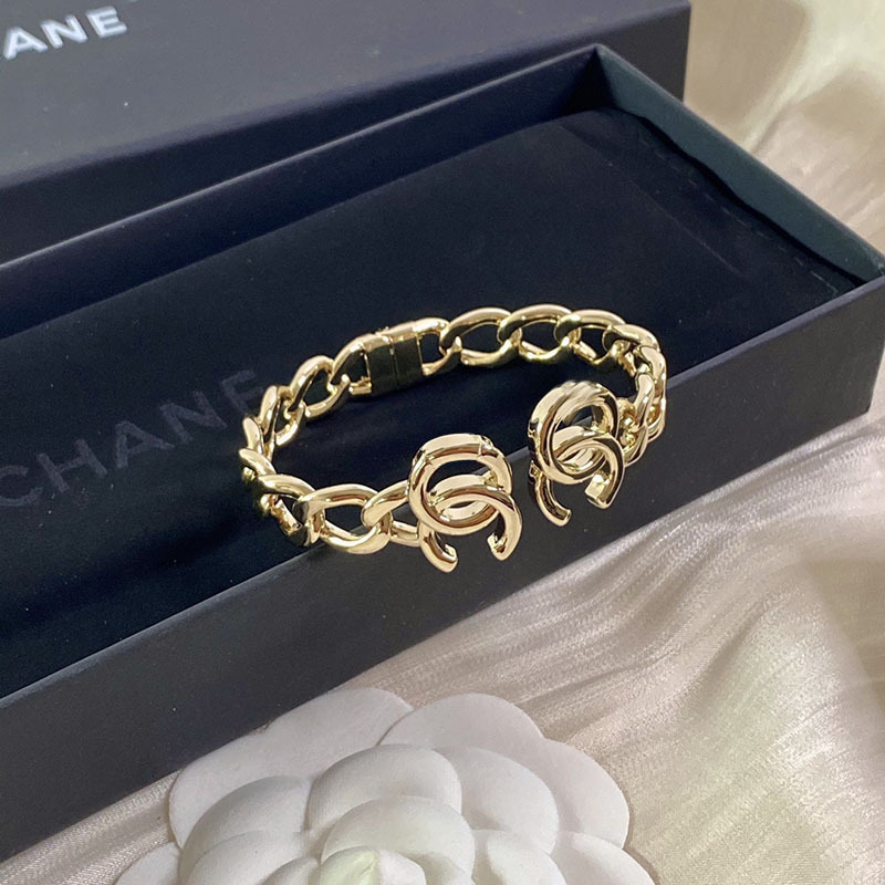 Designer Jewelry CC Bracelet C-Brand Letter Bracelet Simple Elegant Stunning Classic Fashionable Trendy Versatile As An Accessory For Women Chann
