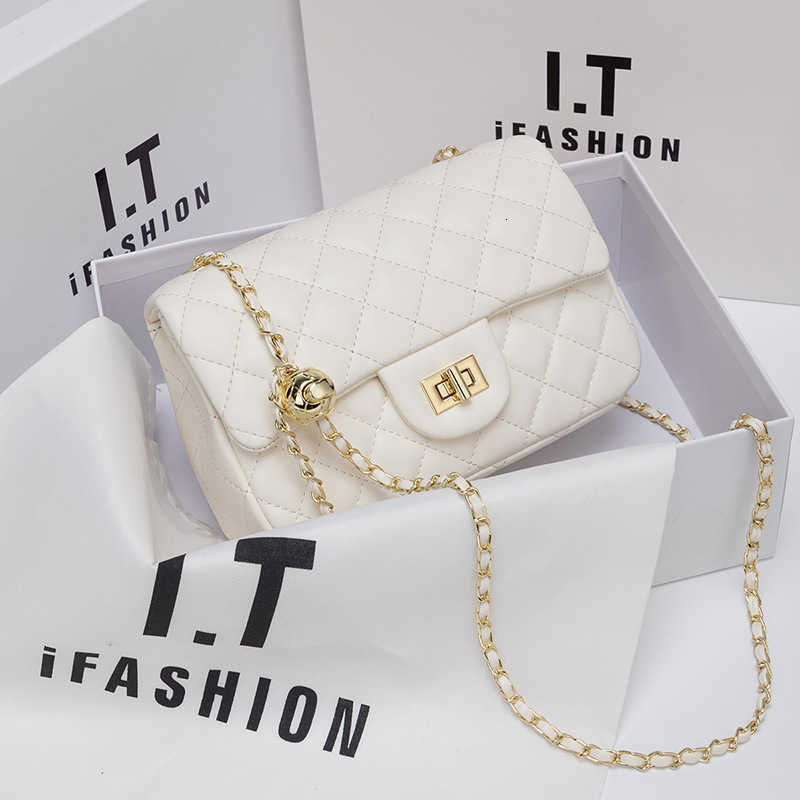 Petit sac pour femme de style Chanel en cuir souple, nouveau sac à bandoulière à bandoulière avec chaîne à chevrons mode été 2026 T260728